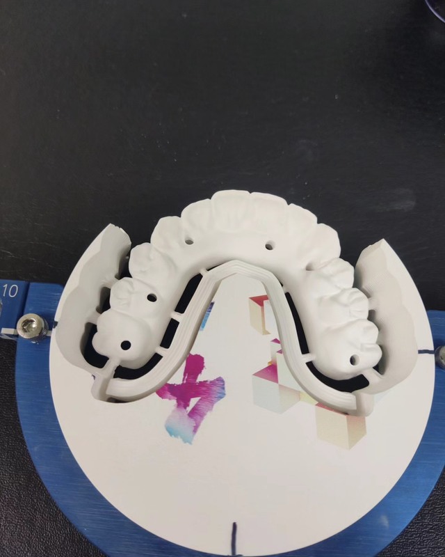 43%-57% Translucency 700-1200 MPa Bending Strength YUCERA Dental 98mm Open System CAD/CAM 4D Pro Multilayer Zirconia Block