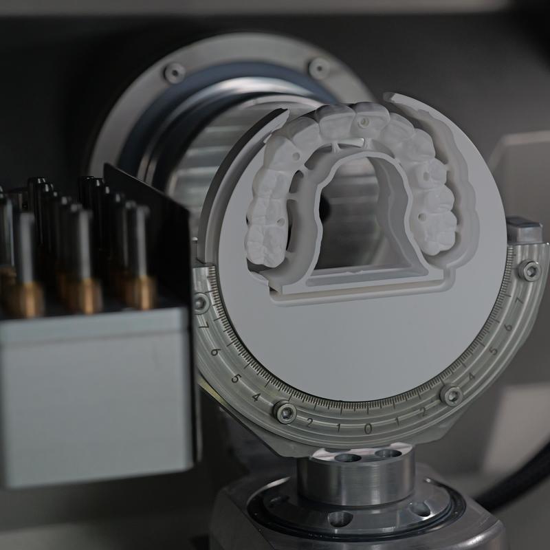 Yucera Heavy-Duty Milling Equipment with Wear-Resistant Parts for Long-Term Dental Use Dental Cadcam Milling Machine